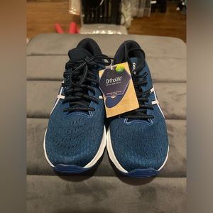 NWT- ASICS Gel Nimbus 24- women’s size 9.5